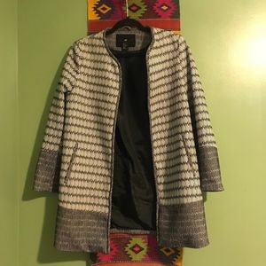 H&M black & white buttonless blazer sz. US 10
